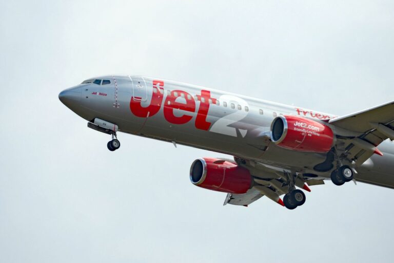 0_Jet2-financials.jpg