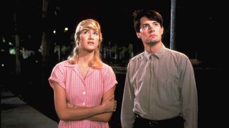 Sandy and Jeffrey out on a street in Blue Velvet