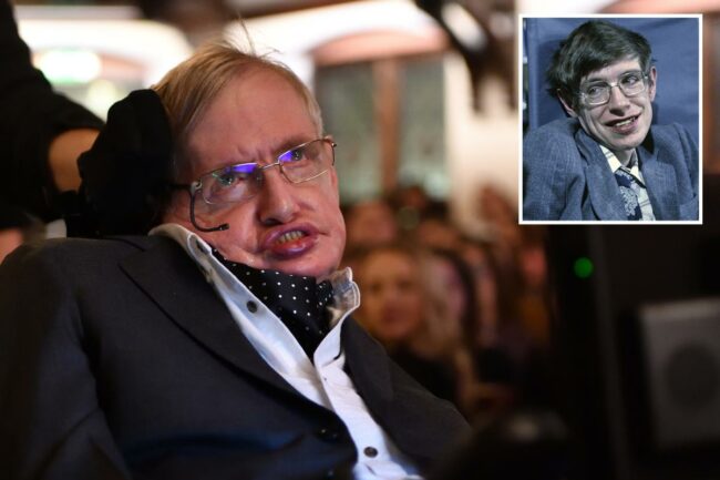 professor-stephen-hawking-addressing-cambridge-128572321.jpg