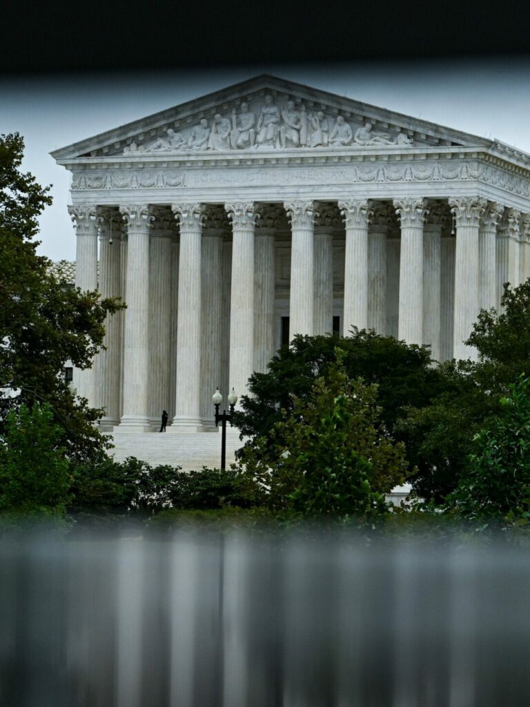 24dc-scotus-deport-vlft-videoSixteenByNine3000.jpg