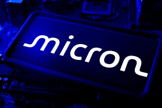 Micron-MU-Logo-On-Smartphone-With-Semico.jpg