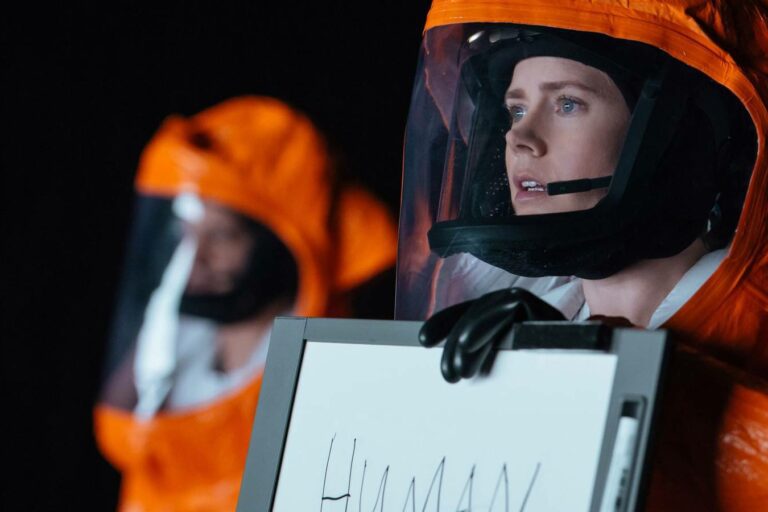 amy-adams-human-sign-arrival.jpg