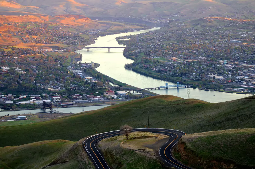 The Snake River divides Lewiston and Clarkson. Photo by Ethan Grey on Unsplash