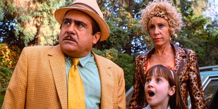 Danny DeVito, Rhea Perlman, and Mara Wilson as the Wormwoods looking in the same direction in Matilda