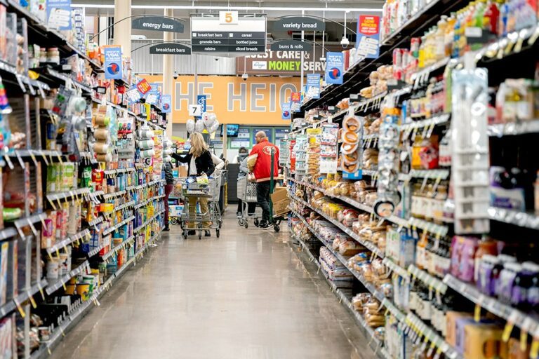 kroger-grocery-store-shoppers.jpg