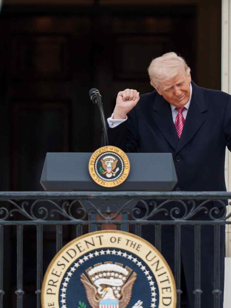 Donald_Trump_Dance_Routine_Blue_Room_Balcony_3x2.jpg