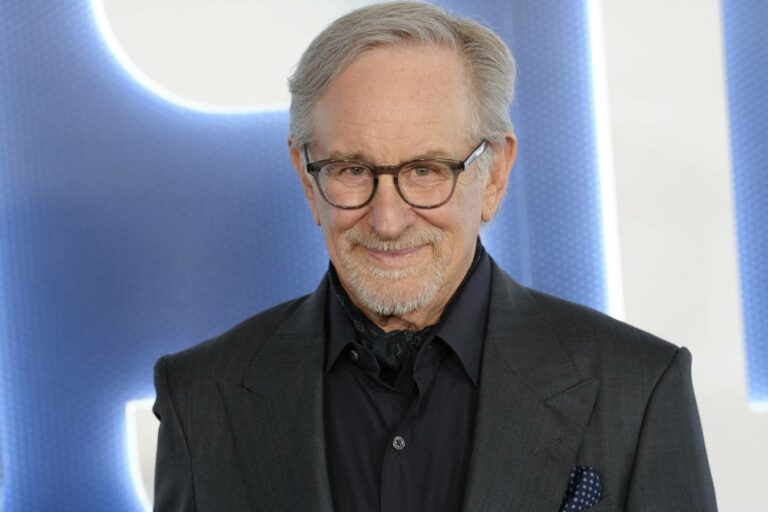steven-spielberg-red-carpet.jpg